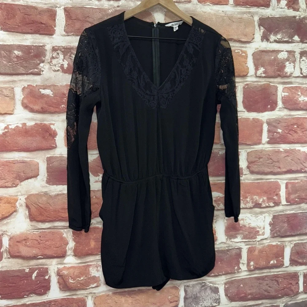 BB Dakota Shorts Romper Women's Medium Black Floral Lace Accent Pocketed Casual